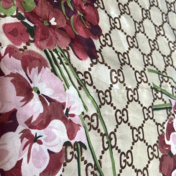 Gucci 72” x 34” Large 100% Silk Wrap Scarf with Original Gift Bag - Authentic - Picture 10 of 12